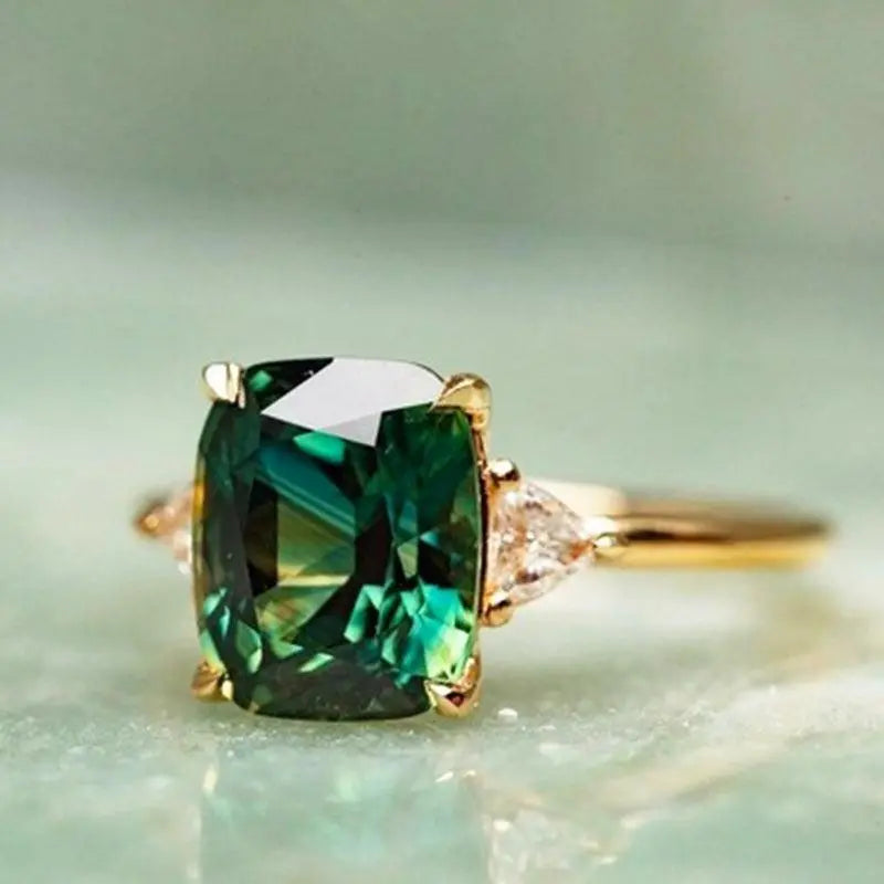 Anello Elegante con Smeraldo Quadrato