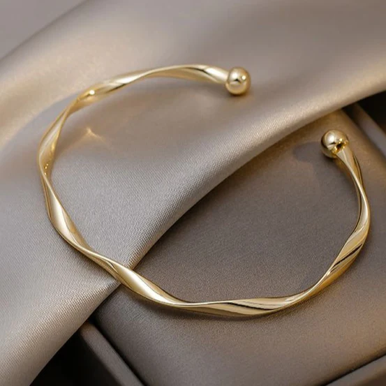 Bracciale Aperto Elegante in Oro